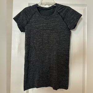 Lululemon swiftly tech size 6- black and white pattern